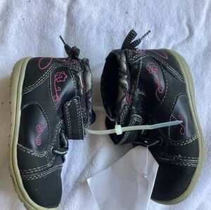 🩶3/$20 5/$30 7/$40🩶 Girls Sz 6 Running Shoes